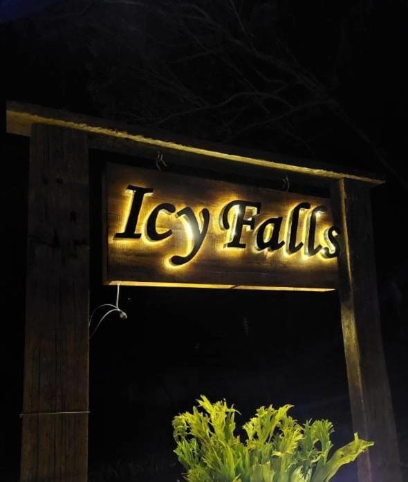 Icy Falls - Охия Екстериор снимка